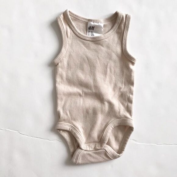 H&M tan/white 3pc tank diaper shirts EUC 2-4 months - Picture 7 of 9